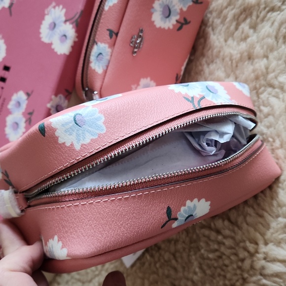 Adorable NWT IOB Coach Bubblegum Daisy Cosmetic Bags ππΈ - Picture 7 of 16